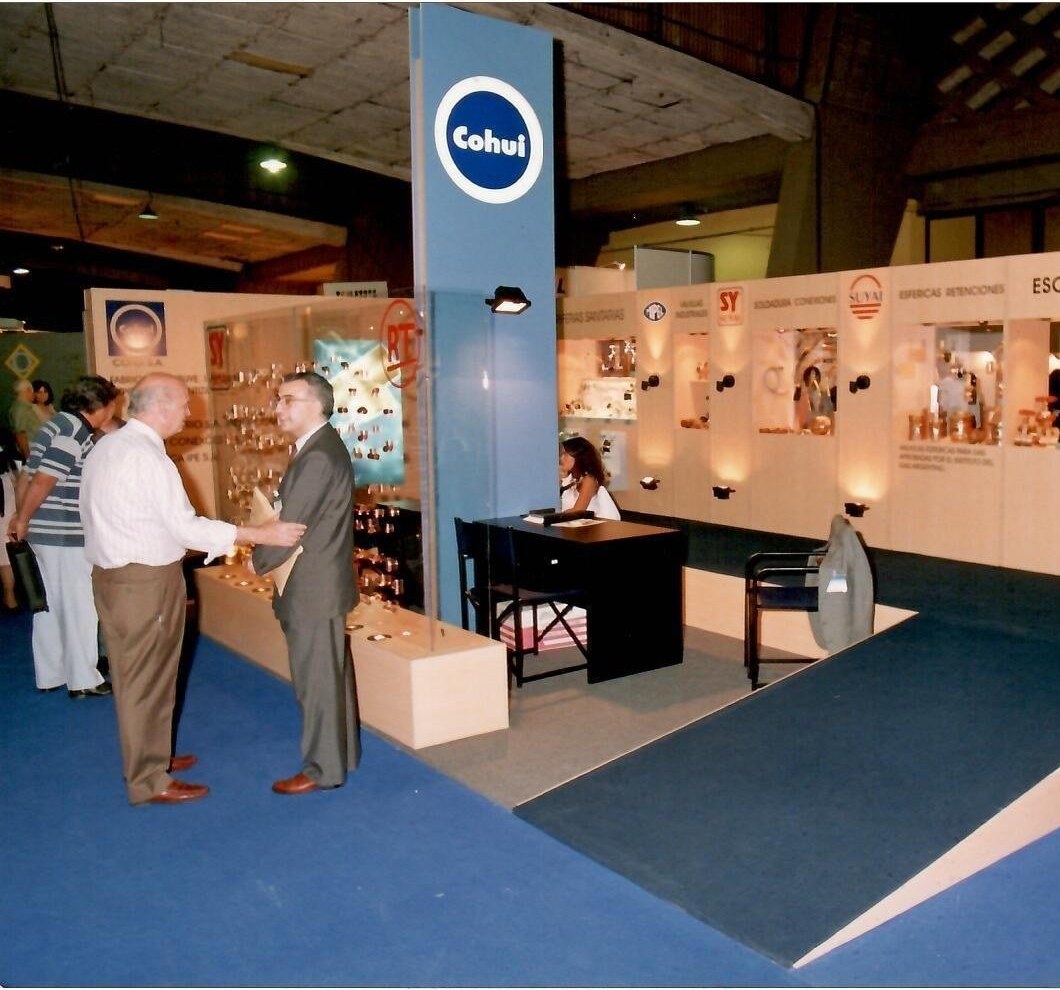 Stand de Cohui en Expo Sanitarios — atención a visitantes